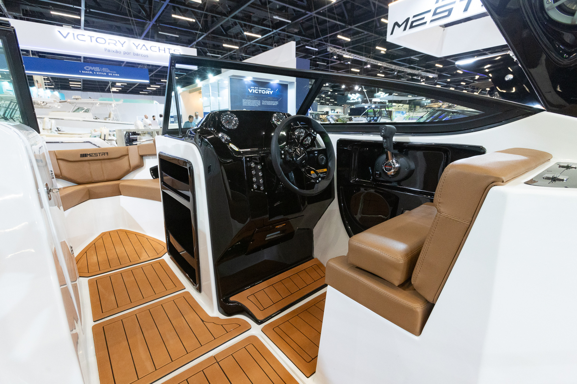 Tour Virtual: Mestra 240 Open e Cabinada
